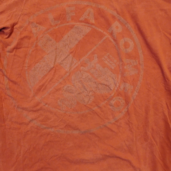 Alfa Romeo with the the Quadrifoglio (four-leaf clover) Red T-shirt. - Picture 4 of 9